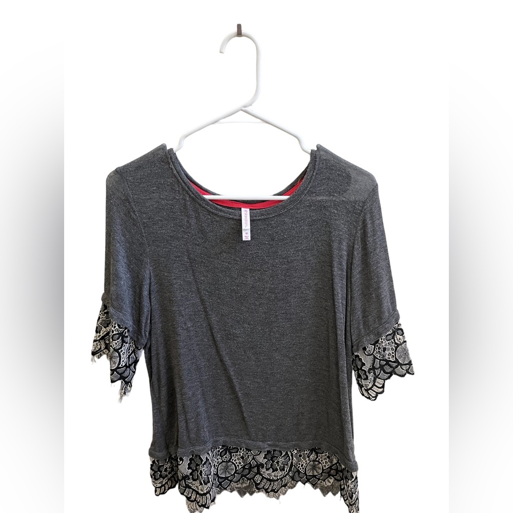 XHILARATION black and white floral lace lined short sleeve blouse